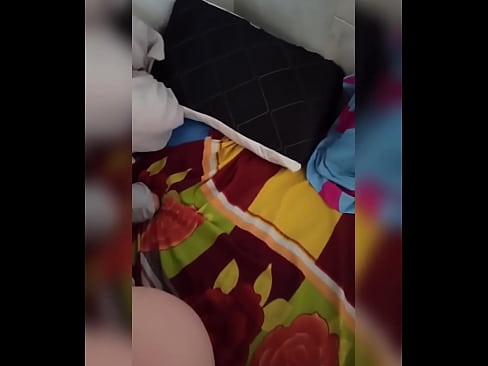 ❤️ منهنجي روم ميٽ گهر ۾ اڪيلي رهي ٿي ڇاڪاڻ ته هن جو مڙس موڪلن تي وڃي ٿو ۽ مان موقعو وٺان ٿو ته هن کي چوسان ۽ هن جي گدا کي کير سان ڀريان. ️❌ ️❤